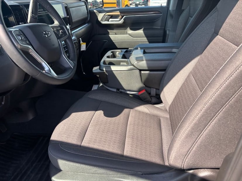 2025 Chevrolet Silverado 1500 - Image 9