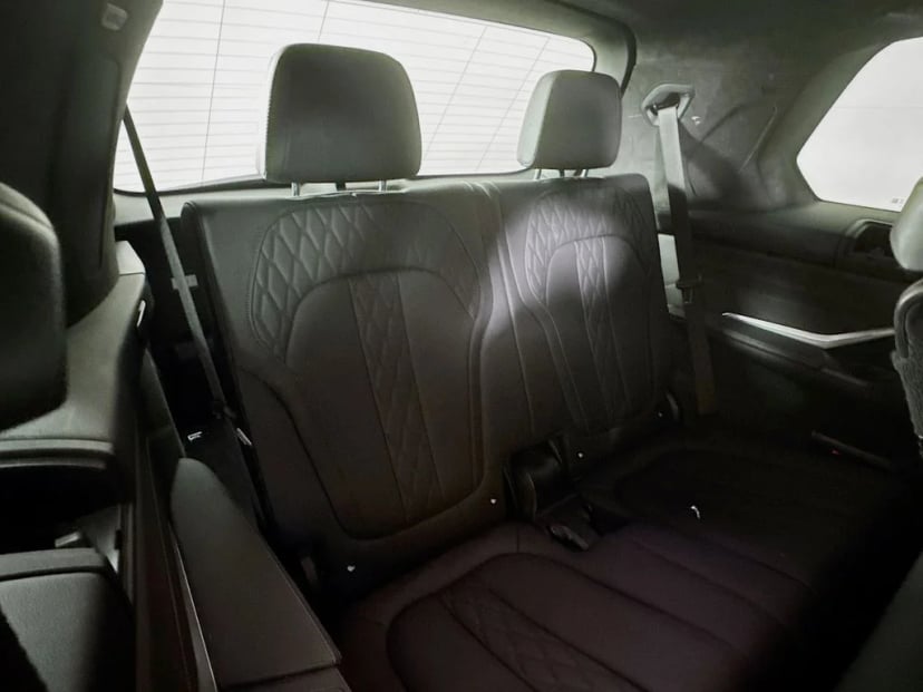 2023 BMW X7 - Image 35