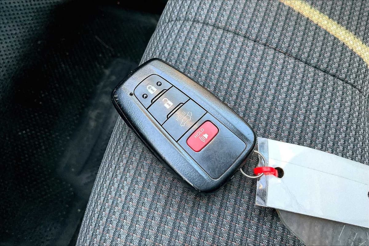 2023 Toyota Highlander - Image 13