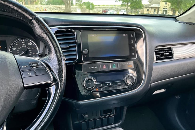 2017 Mitsubishi Outlander - Image 7