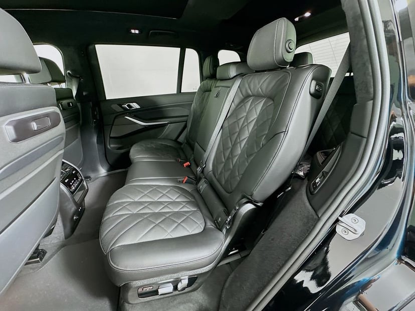 2026 BMW X7 - Image 17