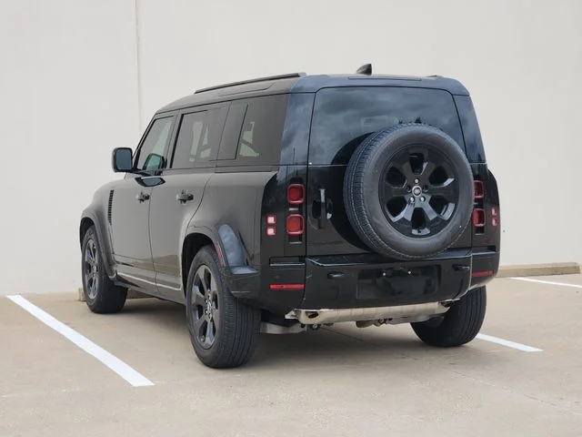 2025 Land Rover Defender 110 - Image 5