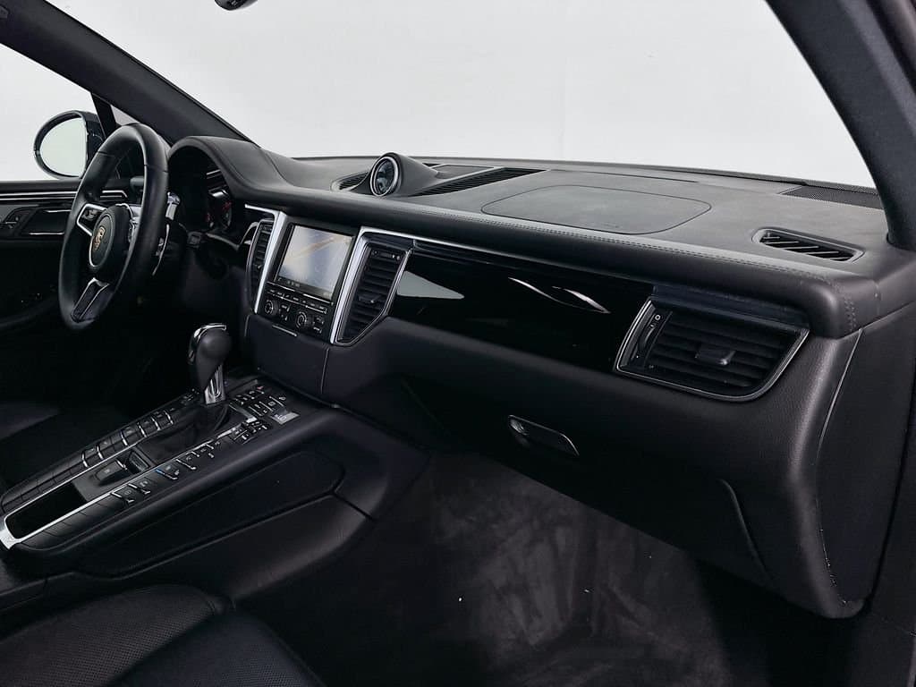 2015 Porsche Macan - Image 30