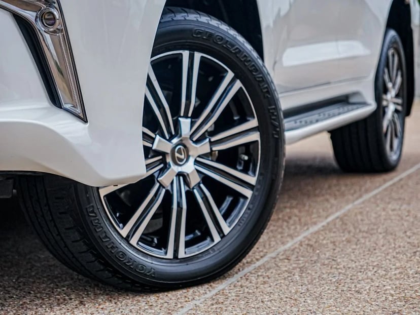 2021 Lexus LX - Image 2