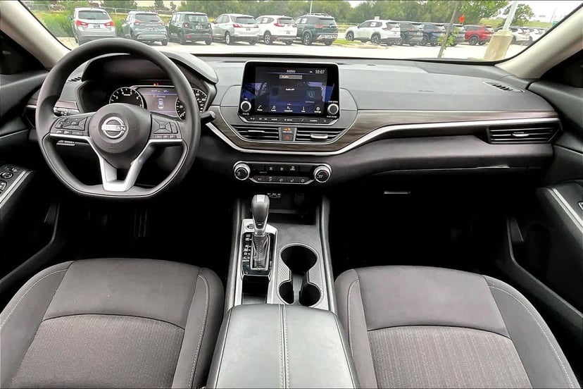 2025 Nissan Altima - Image 16