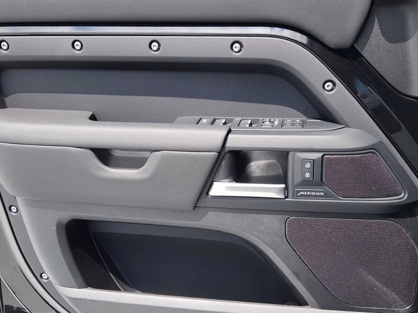 2026 LAND ROVER Defender 110 - Image 23