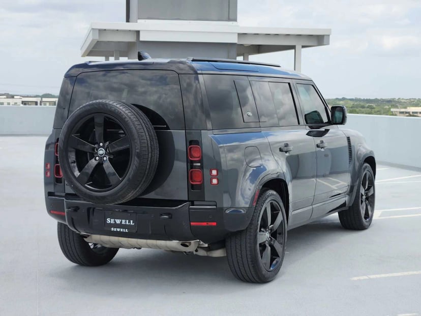 2024 Land Rover Defender - Image 5