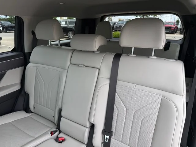 2025 Hyundai Santa Fe - Image 29
