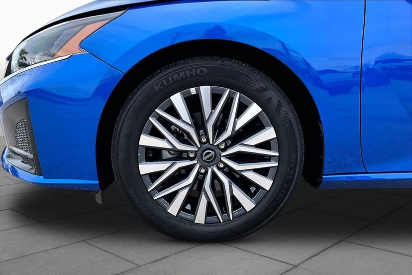 2025 Nissan Altima - Image 11