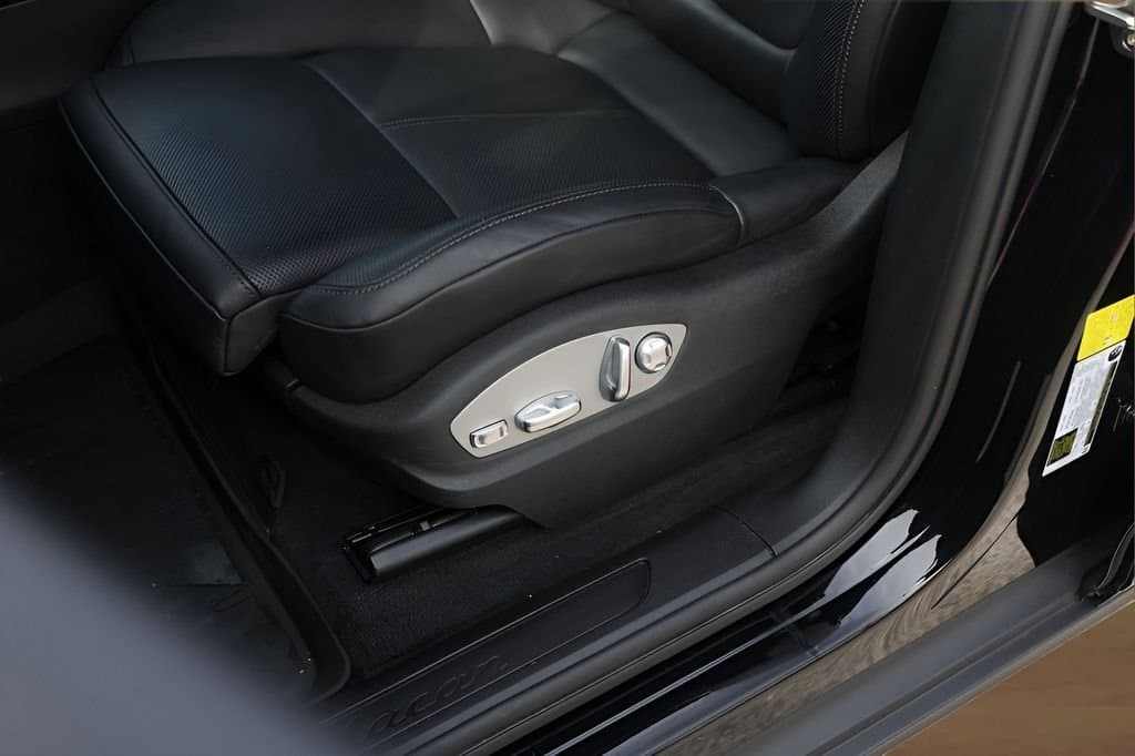 2025 Porsche Macan - Image 8