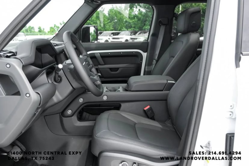 2026 Land Rover Defender 130 - Image 3