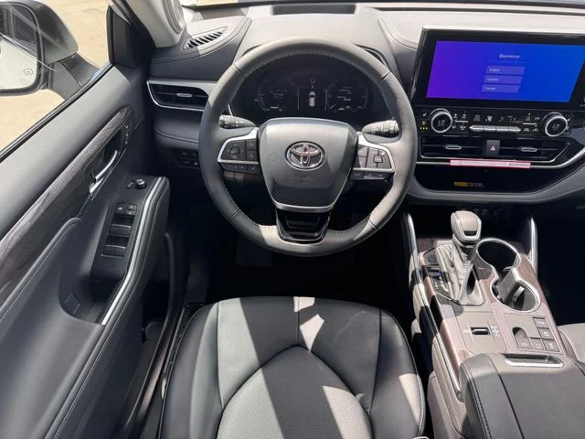 2026 Toyota Highlander Hybrid - Image 19