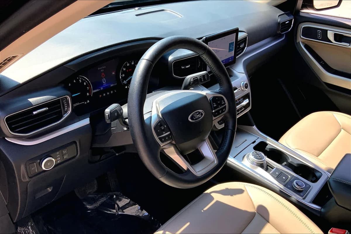 2023 Ford Explorer - Image 16