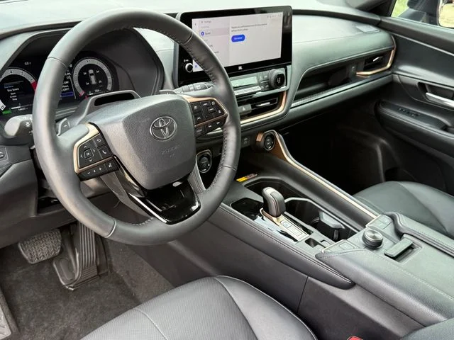 2025 Toyota Grand Highlander Hybrid - Image 9