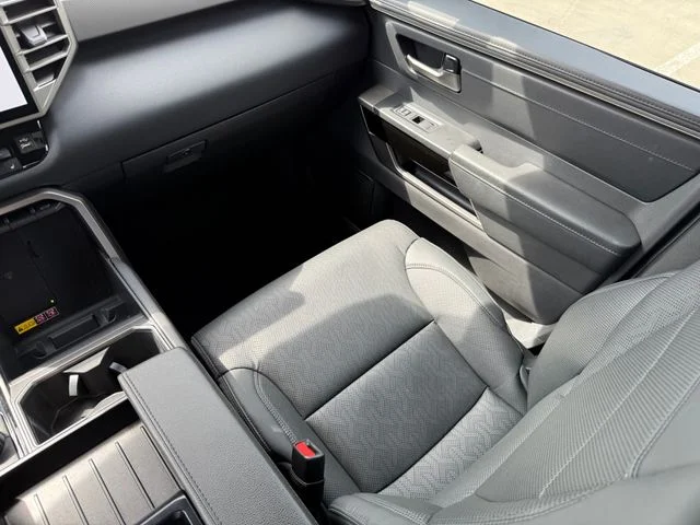 2025 Toyota Tundra - Image 25