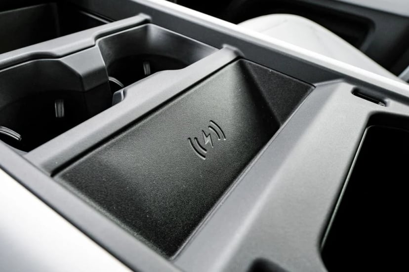 2026 Land Rover Defender 110 - Image 24