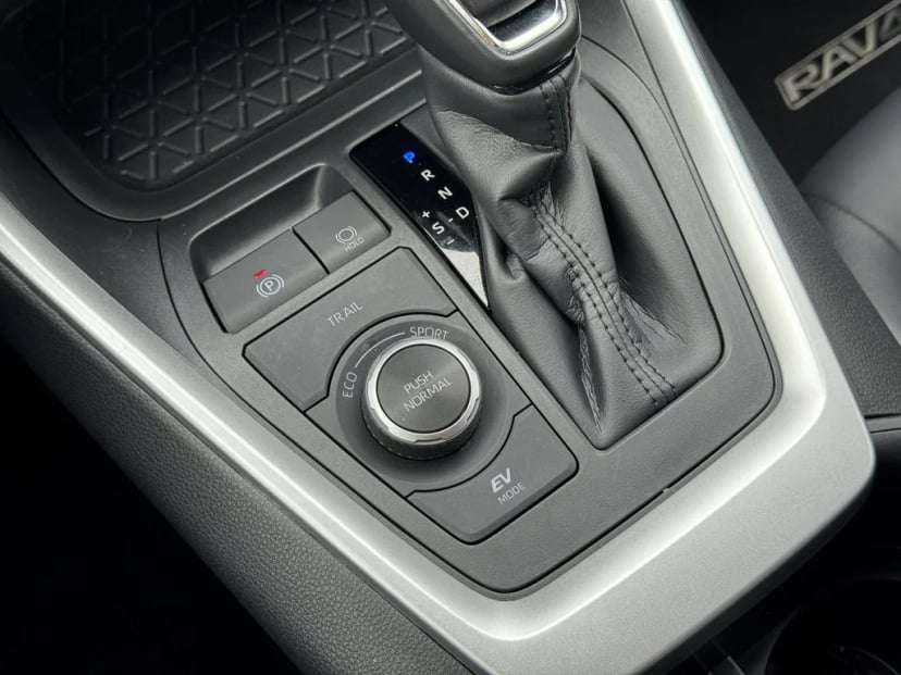 2025 Toyota RAV4 Hybrid - Image 26
