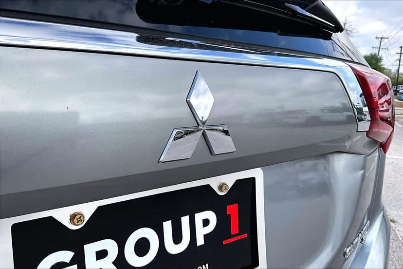 2017 Mitsubishi Outlander - Image 31
