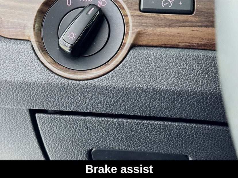 2022 Volkswagen Passat - Image 9