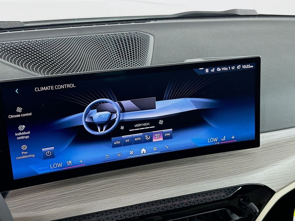 2025 BMW 3 Series - Image 14