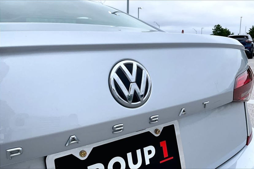 2020 Volkswagen Passat - Image 29