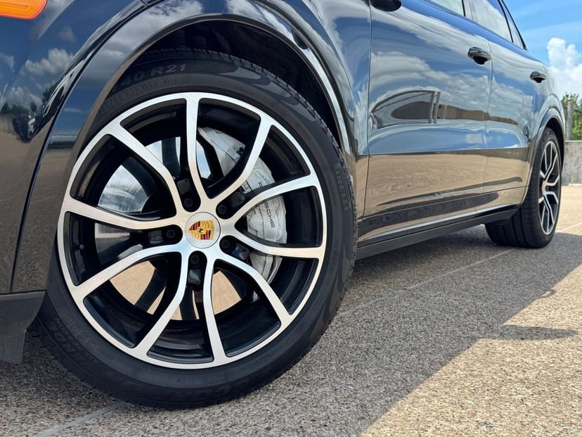 2021 Porsche Cayenne - Image 2