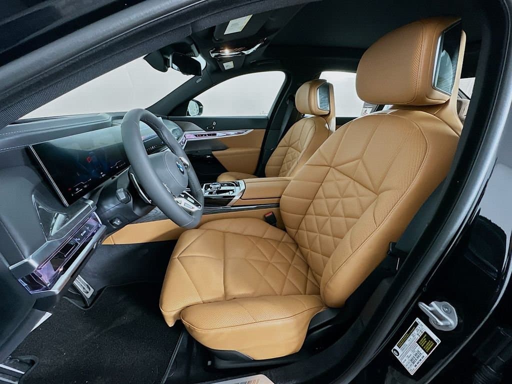 2025 BMW 7 Series - Image 16