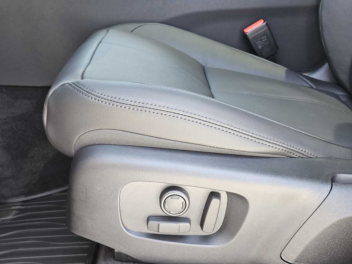 2026 LAND ROVER Range Rover Velar - Image 22