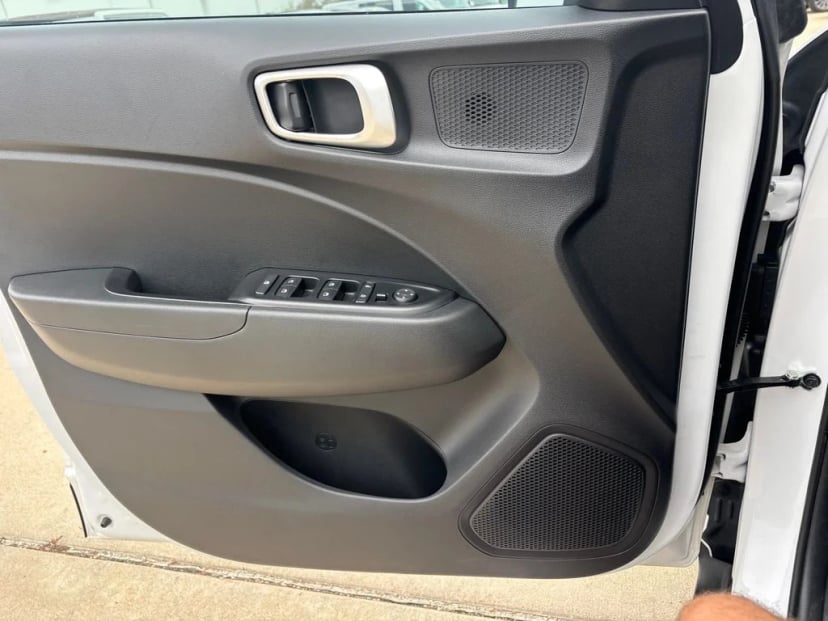 2021 Hyundai Venue - Image 23