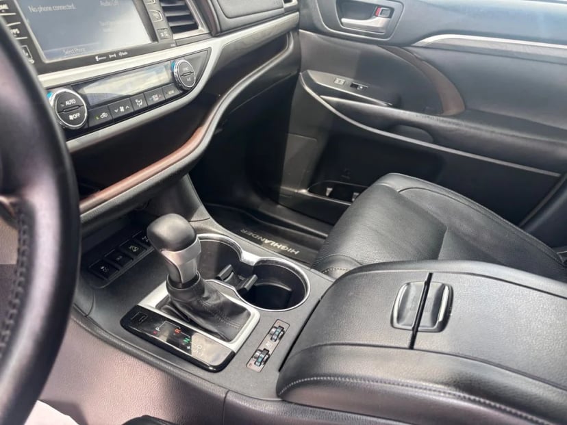 2017 Toyota Highlander - Image 9