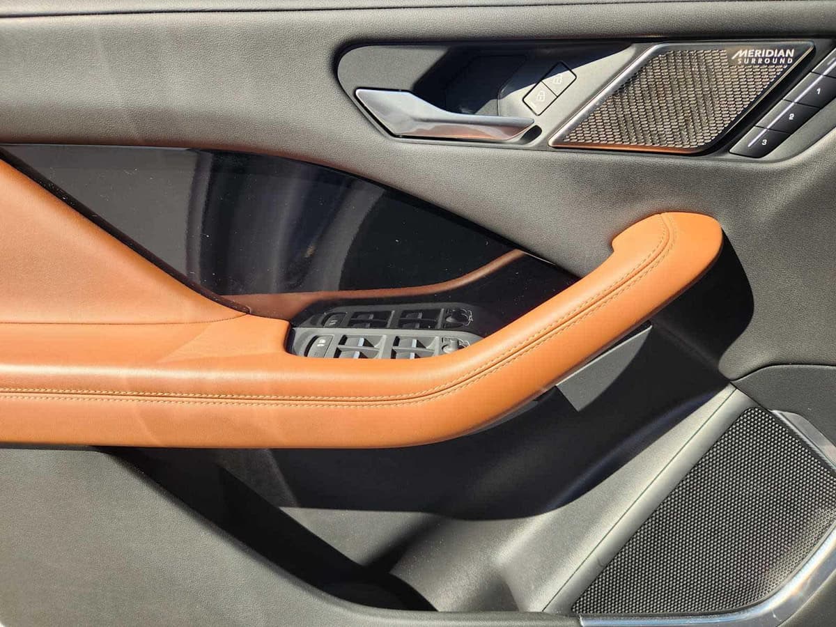 2023 Jaguar I-PACE - Image 15