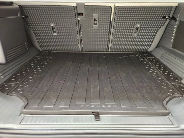 2026 Land Rover Defender 110 - Image 22