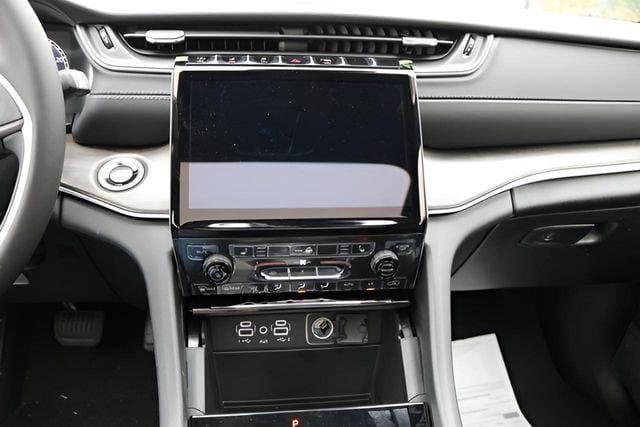 2025 Jeep Grand Cherokee - Image 21