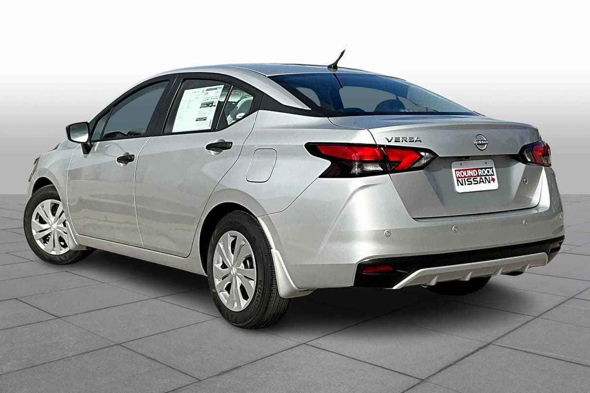 2025 Nissan Versa - Image 7