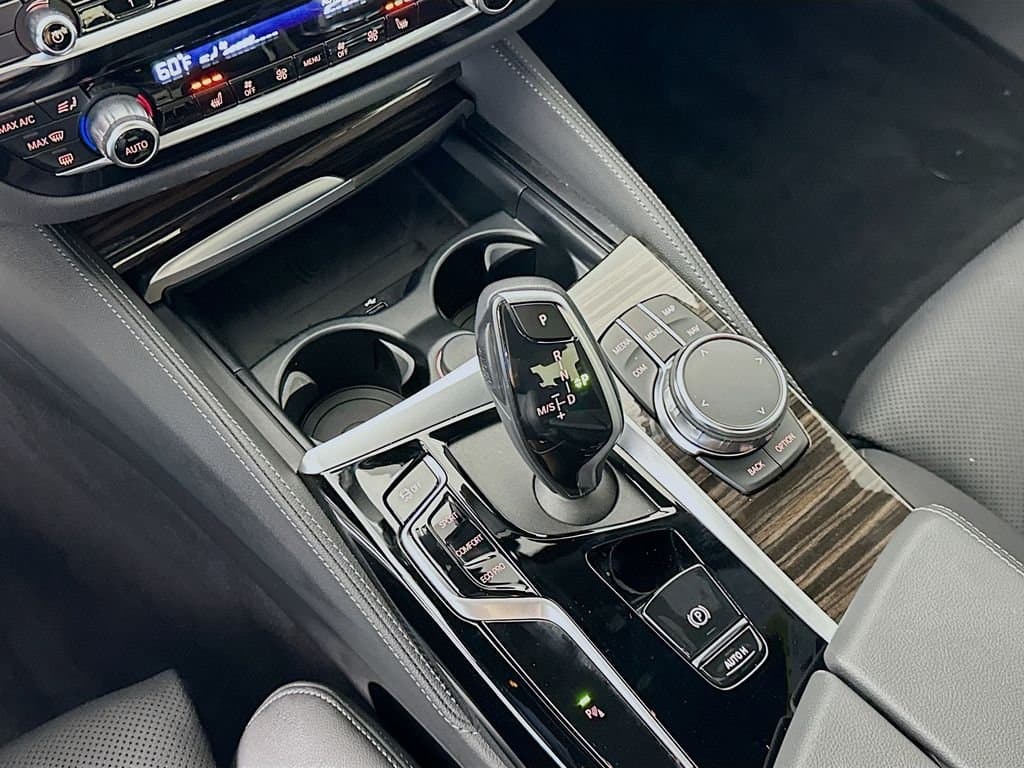 2023 BMW 5 Series - Image 17