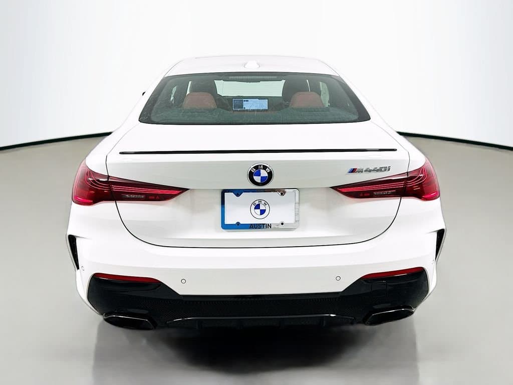 2025 BMW 4 Series - Image 6