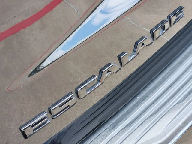 2021 Cadillac Escalade - Image 12
