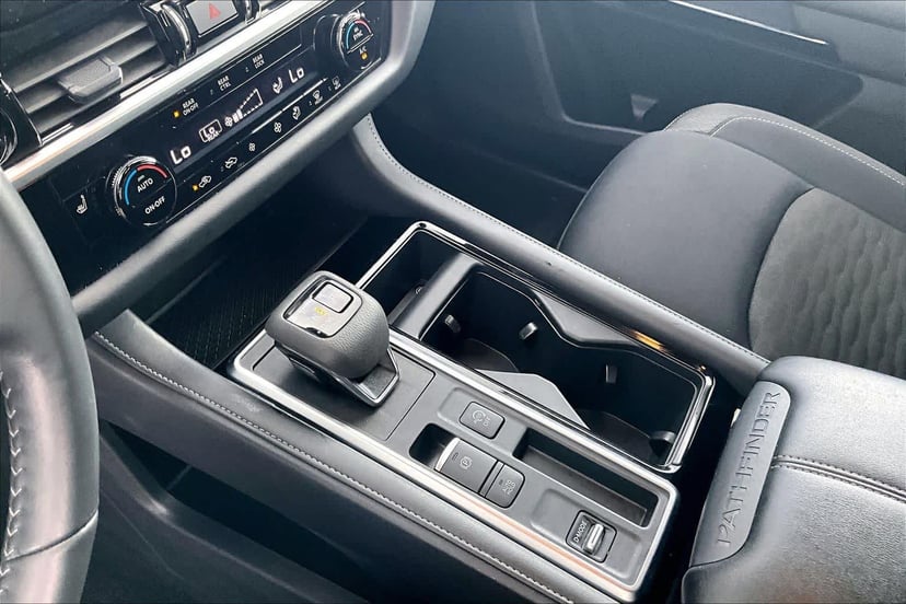 2025 Nissan Pathfinder - Image 16