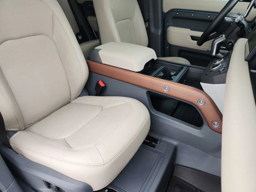 2024 Land Rover Defender - Image 13