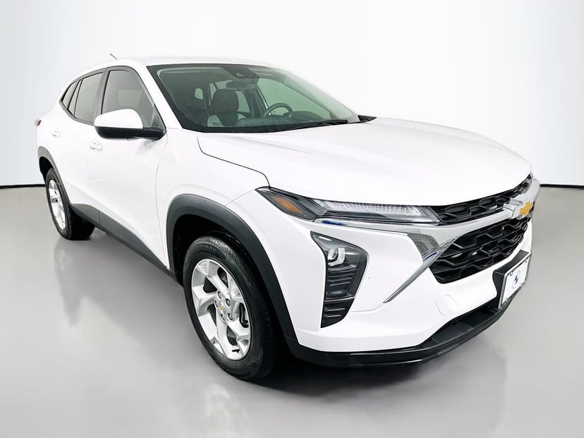 2025 Chevrolet Trax - Image 3