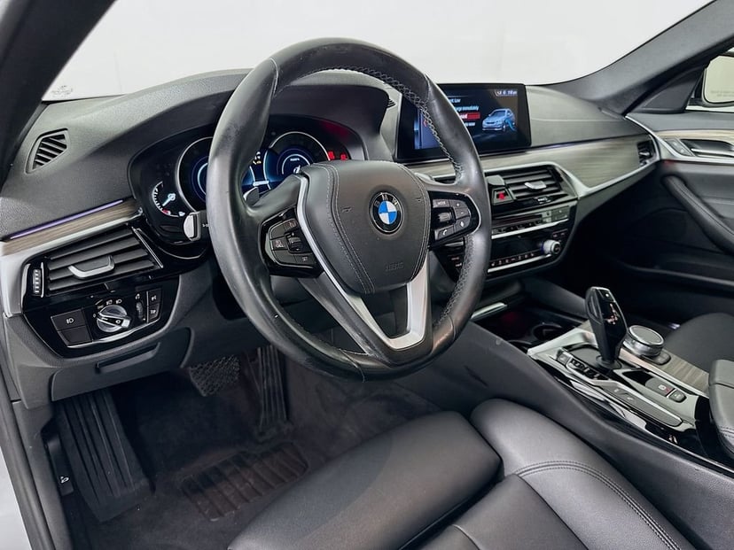 2018 BMW 5 Series - Image 9