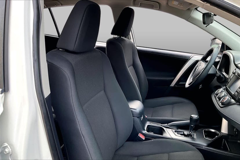 2017 Toyota RAV4 - Image 9