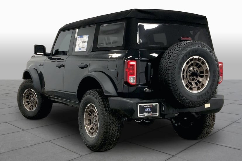 2026 Ford Bronco - Image 11