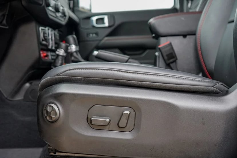 2025 Jeep Wrangler - Image 25