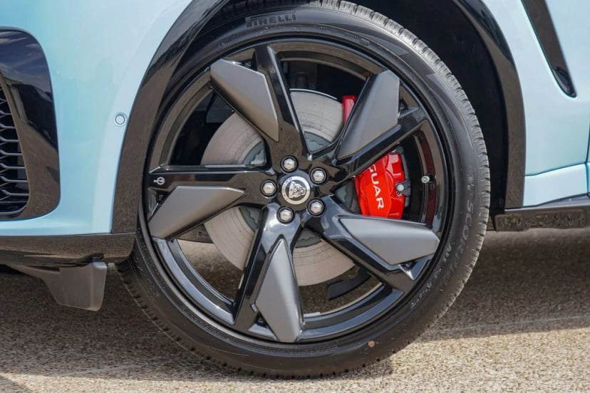 2026 Jaguar F-PACE SVR FINAL EDITION - Image 2