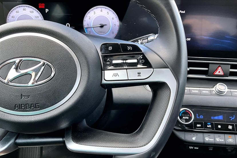 2022 Hyundai Elantra - Image 25