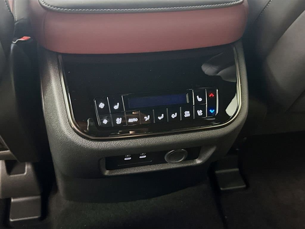 2026 INFINITI QX80 - Image 31