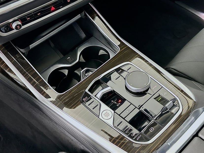 2024 BMW X7 - Image 17