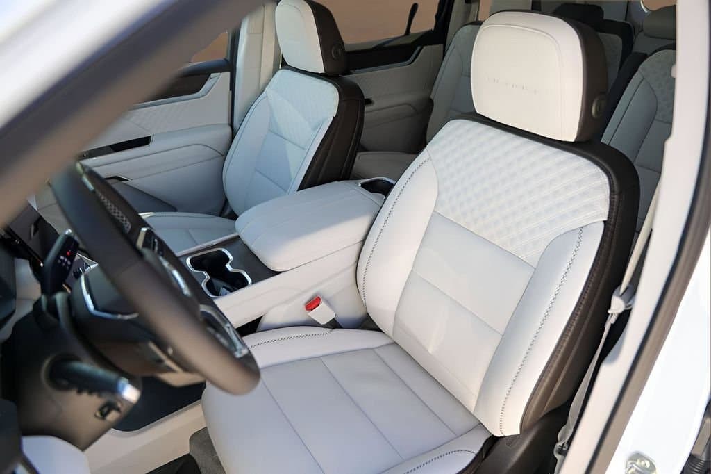 2026 GMC Acadia - Image 7