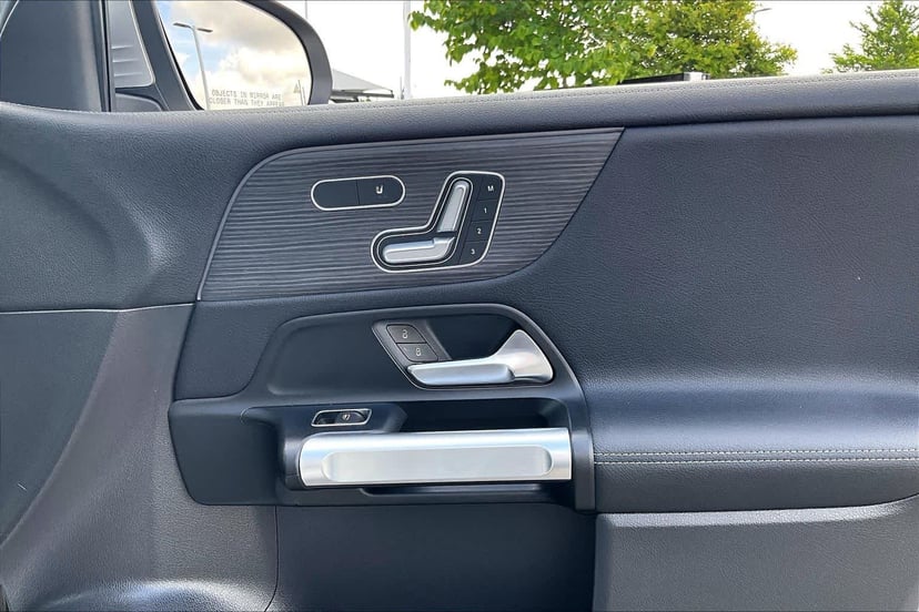 2023 Mercedes-Benz EQB 300 - Image 22